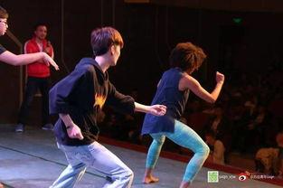 艺术舞蹈上吃瓜,艺术舞蹈中的美食风情