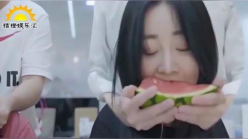 吃瓜黑衣服,揭秘神秘身影背后的故事