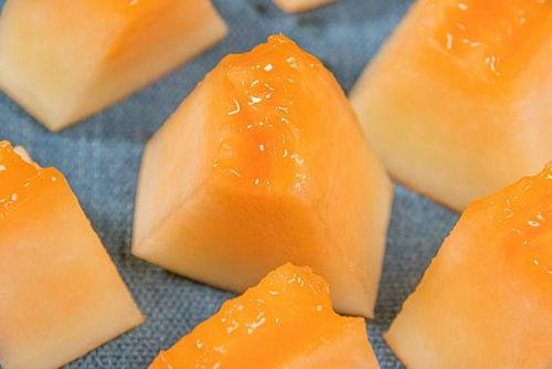 蜜瓜舀着吃,蜜瓜舀着吃的独特魅力与美味体验