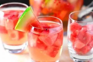 吃瓜和红酒,尽享红酒雅韵